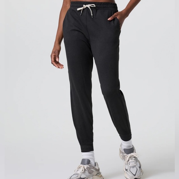 VUORI Set
Halo Performance Hoodie 2.0 & Performance Jogger Black Sz XL - Picture 2 of 12